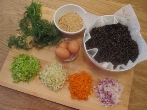 Ingredients for the black lentil cakes